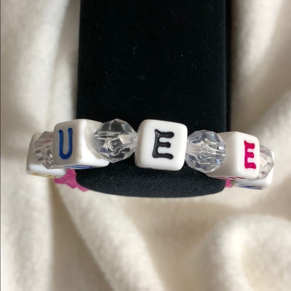 QUEEN Block Letter Pink & Clear Bead Bracelet - Picture 4 of 8